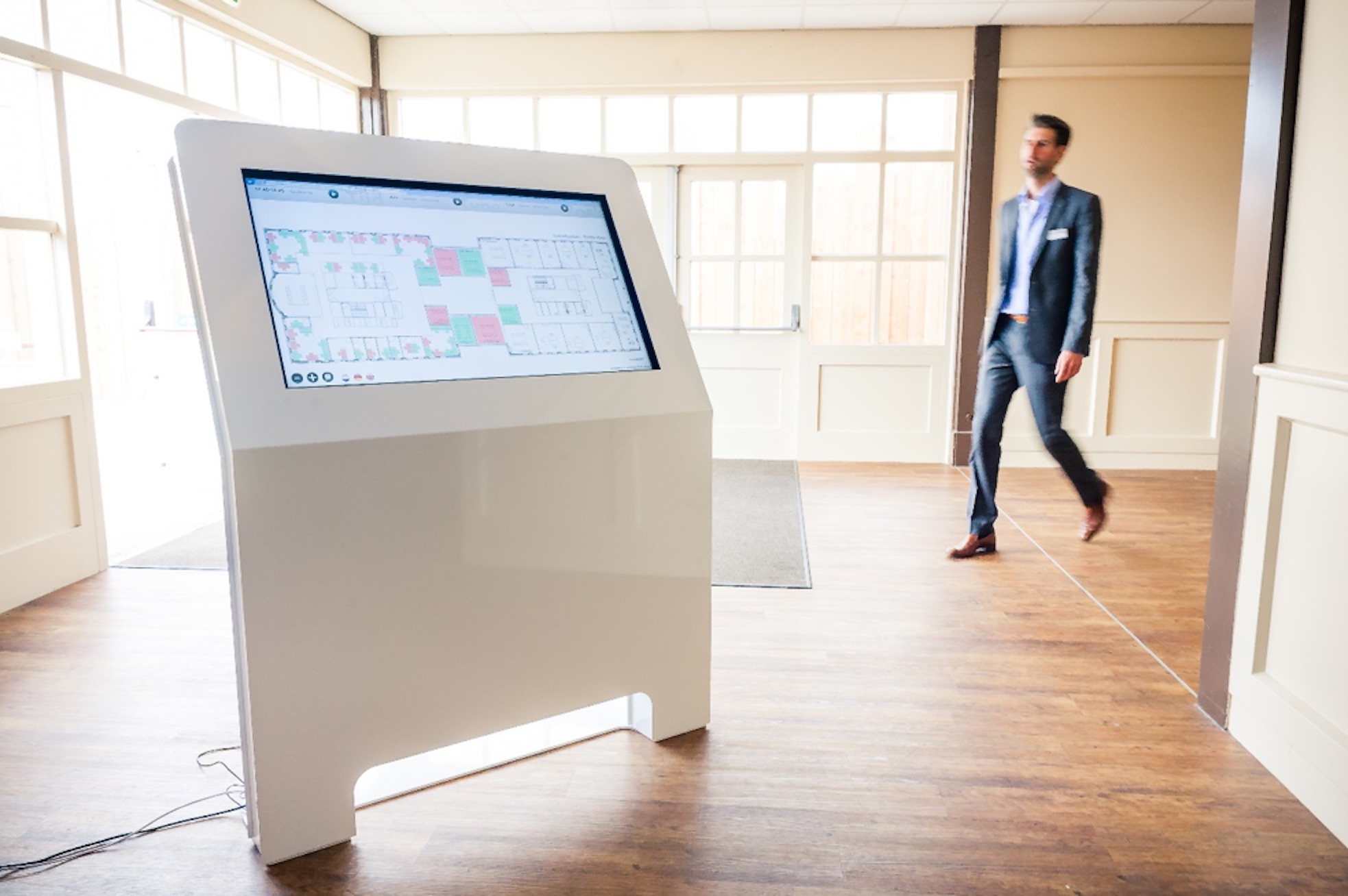 The ambiance of ambience: How artificial intelligence changes occupant experience